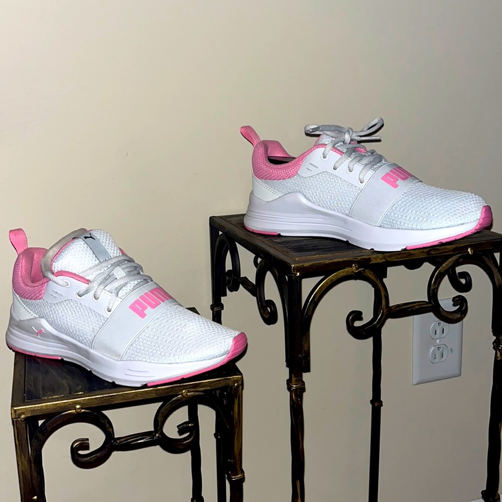 Puma Soft Foam Sneakers Size women 6
